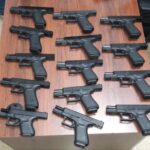 Fiscalía de Santiago obtiene condena de 15 años contra traficante de armas al que ocupó 14 pistolas Glock