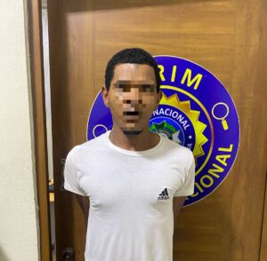Policía Nacional arresta «El Mono» por robo en centro educativo de Santiago